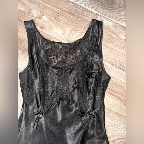 gorgeous satin and lace bodice Cabernet black alluring midi nightgown size Small - Picture 11 of 16